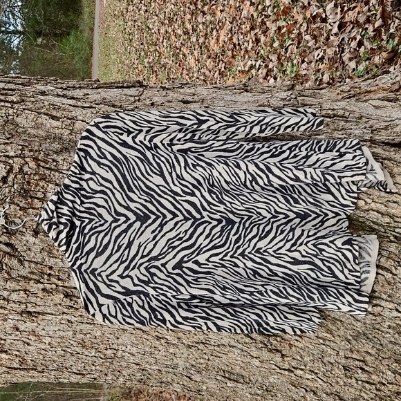 WILLI SMITH Black and Cream Zebra Print Top Silk Wool Blend, Size M. Like New! - Picture 2 of 11